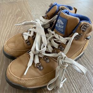 North Face Back-to-Berkeley Redux Boot - size 7